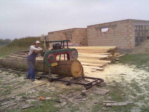 Mobiliu gateriu pjaunu mediena