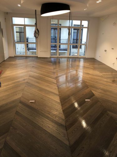 Medinių grindų alyvavimas, terasų ir kitų medinių paviršių atnaujinimas