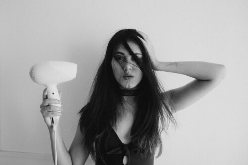 Kodėl kiekviena moteris privalo turėti plaukų džiovintuvą?