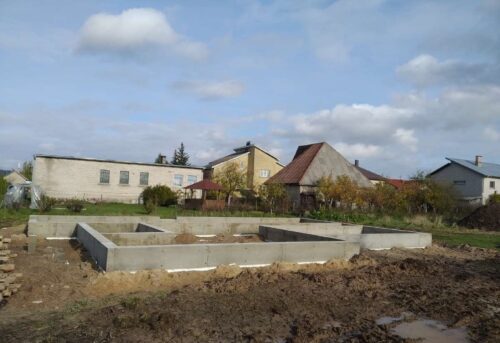 Pamatų, polių liejimas, trinkelių, bortų įrengimas