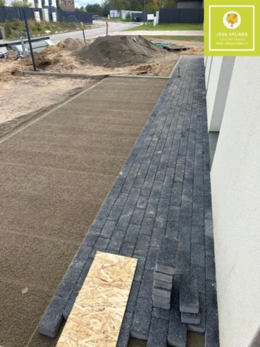 Trinkelių klojimas Vilniuje | Kiemo ir takų įrengimas